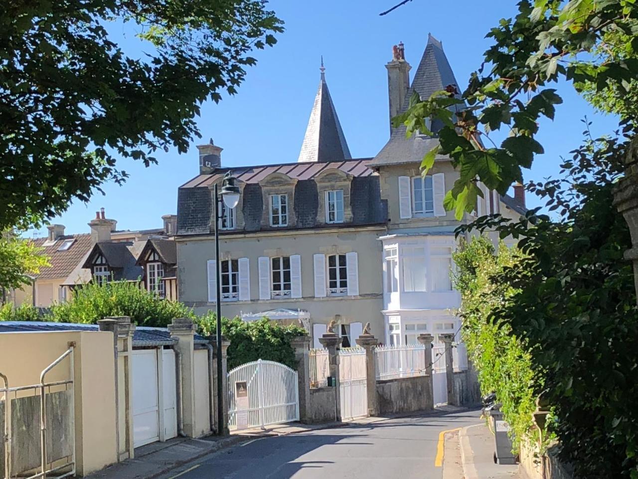 Dday Aviators Le Manoir Hotel Arromanches-les-Bains Buitenkant foto